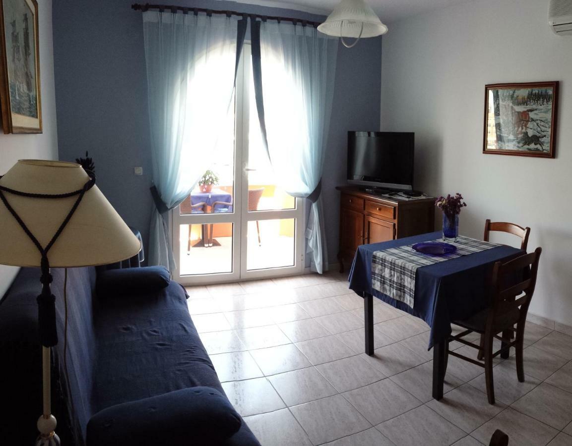 Vila "Mare" Banjol Екстериор снимка